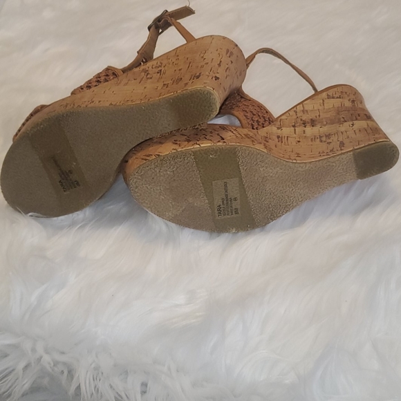 Shoes - Picture 2 of 3